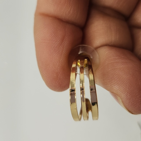 GOLD HOOP EARRINGS - Picture 4 of 4